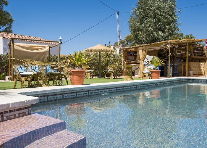 Dos Alamos Bed & Breakfast Alora