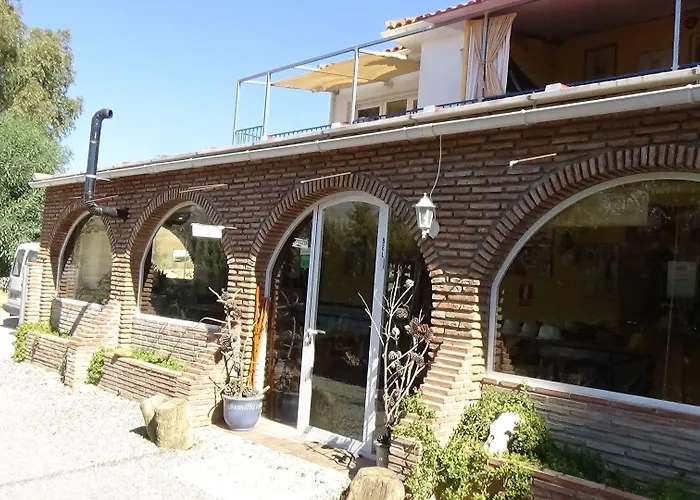Dos Alamos Bed & Breakfast Alora
